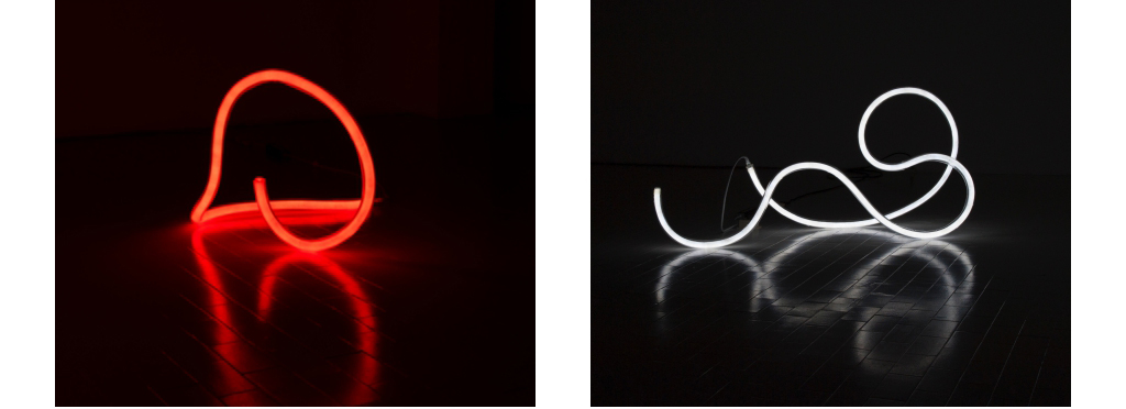 (SINISTRA) Helen Dowling, Untitled, 2015 - Neon flex con tubo perplex, 40 x 30 cm / (SINISTRA) Helen Dowling, Untitled, 2015 - Neon flex con tubo perplex, 50 x 30 cm