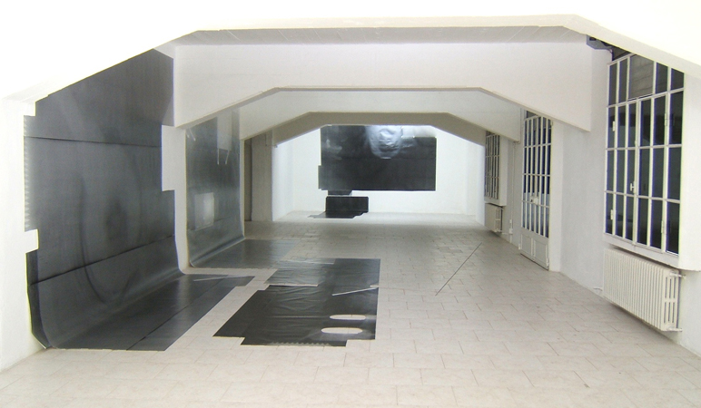 Fabio Sandri, Installazione mostra "Appartamento", 2007